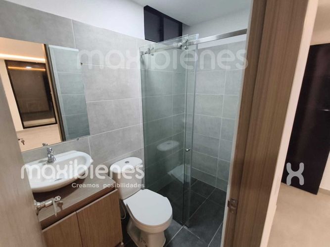 Casa de 3 alcobas en arriendo en Los Almendros, Apartado, 60 m² · foto 4 de 12