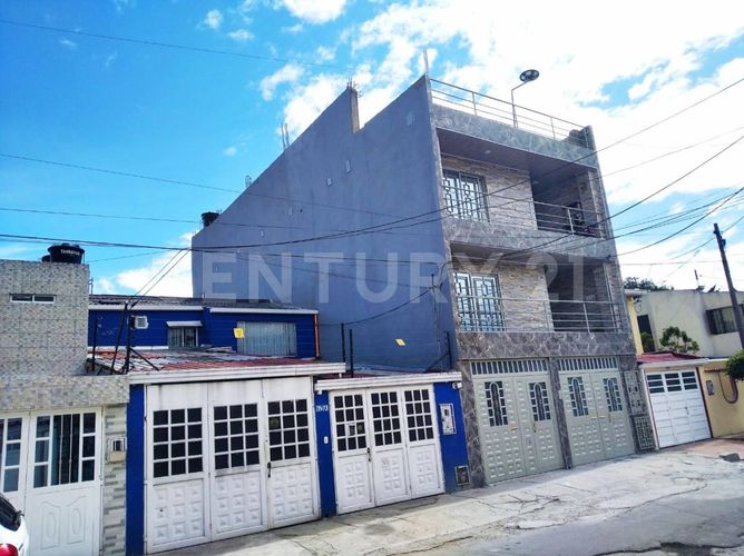 Casa de 8 alcobas en venta en Américas Central, Bogotá, 405 m² · foto 2 de 20