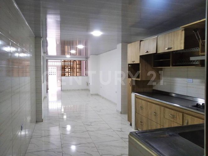 Casa de 8 alcobas en venta en Américas Central, Bogotá, 405 m² · foto 4 de 20