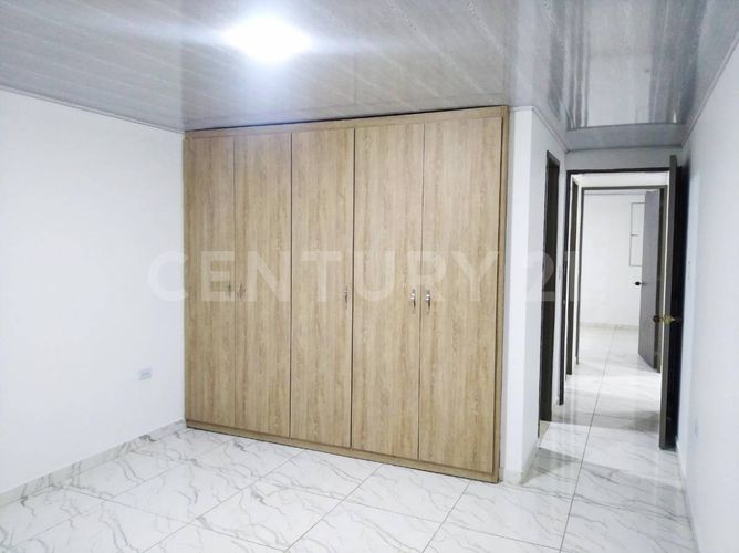 Casa de 8 alcobas en venta en Américas Central, Bogotá, 405 m² · foto 6 de 20