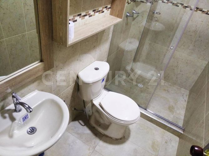 Casa de 8 alcobas en venta en Américas Central, Bogotá, 405 m² · foto 7 de 20