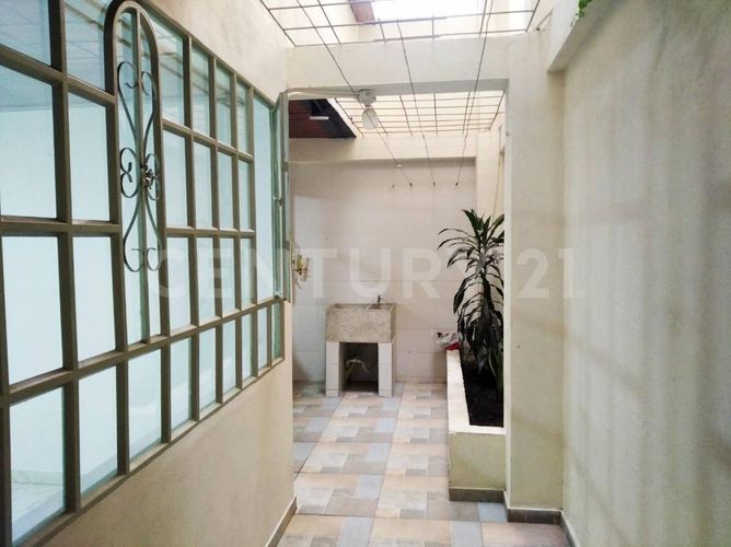 Casa de 8 alcobas en venta en Américas Central, Bogotá, 405 m² · foto 8 de 20
