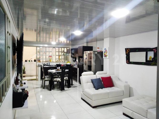 Casa de 8 alcobas en venta en Américas Central, Bogotá, 405 m² · foto 10 de 20