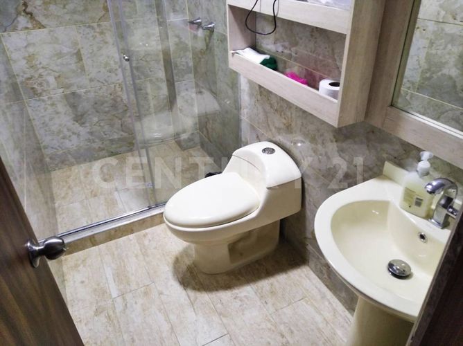 Casa de 8 alcobas en venta en Américas Central, Bogotá, 405 m² · foto 18 de 20