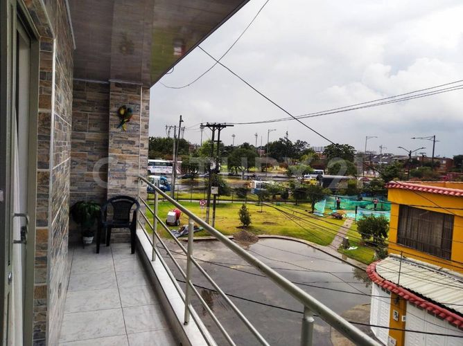 Casa de 8 alcobas en venta en Américas Central, Bogotá, 405 m² · foto 19 de 20