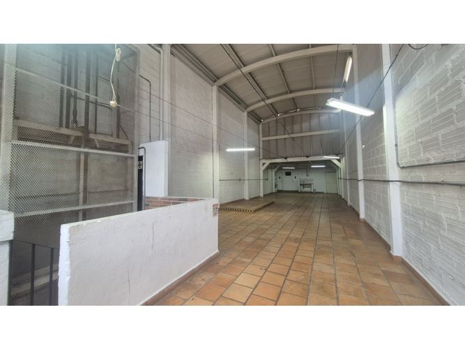 Bodega en arriendo en Cristo Rey, Medellín, 140 m² · foto 3 de 7