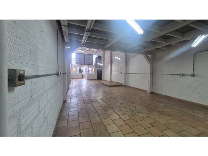Bodega en arriendo en Cristo Rey, Medellín, 140 m² · foto 4 de 7