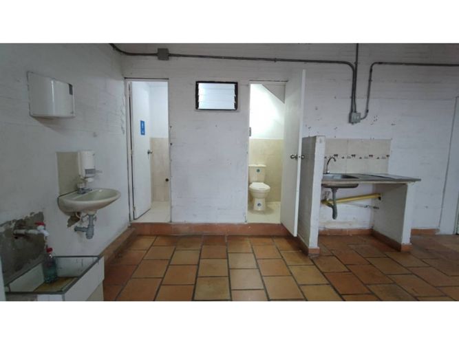 Bodega en arriendo en Cristo Rey, Medellín, 140 m² · foto 6 de 7