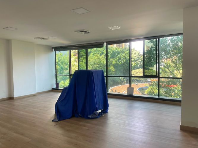 Oficina en venta en El Poblado, Medellín, 81 m² · foto 3 de 12