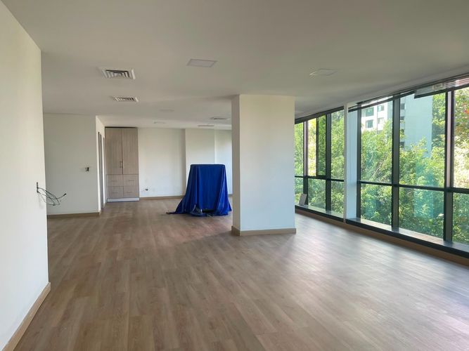 Oficina en venta en El Poblado, Medellín, 81 m² · foto 2 de 12