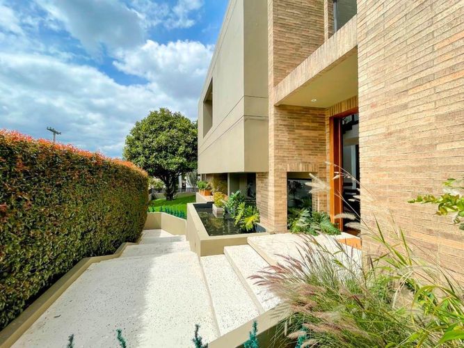 Casa de 5 alcobas en venta en Santa Ana, Bogotá, 889 m² · foto 3 de 16