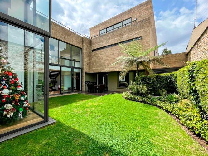 Casa de 5 alcobas en venta en Santa Ana, Bogotá, 889 m² · foto 4 de 16