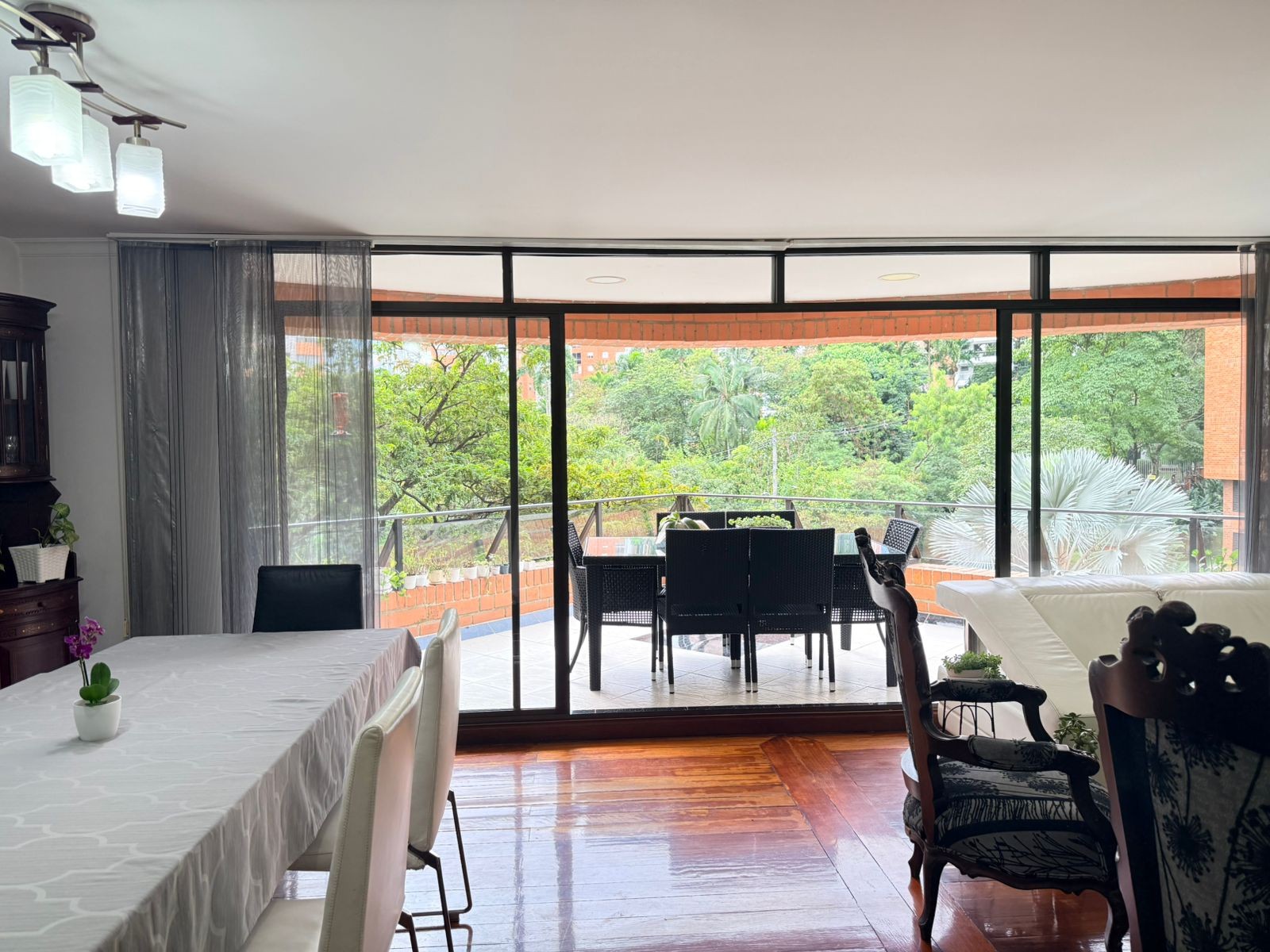 Apartamento en arriendo en El Poblado, Medellín · foto 2 de 18