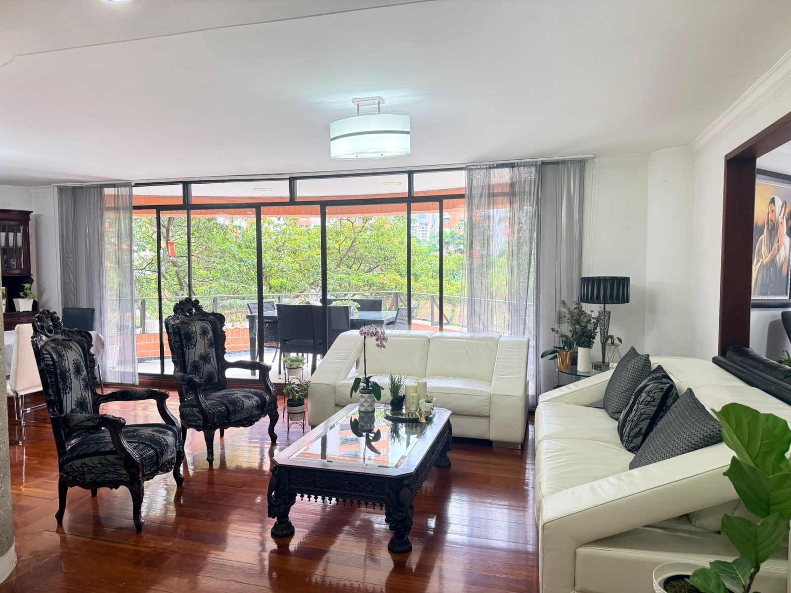 Apartamento en arriendo en El Poblado, Medellín · foto 3 de 18
