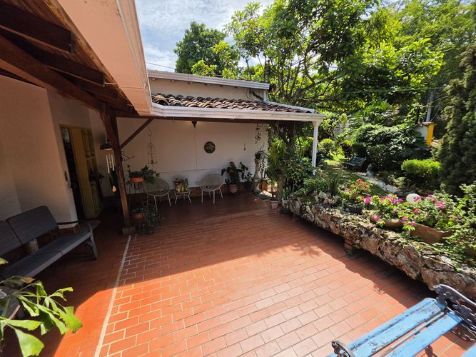 Casa de 6 alcobas en venta en Lagos Del Cacique, Bucaramanga, 280 m² · foto 2 de 24