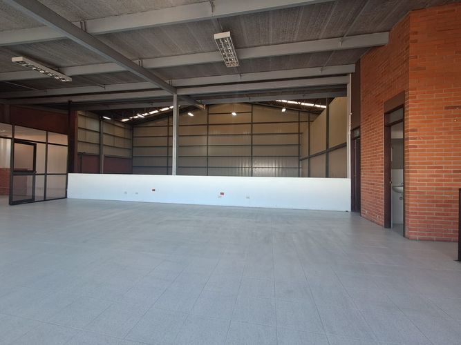 Bodega en arriendo en La Esmeralda, Dosquebradas, 1212 m² · foto 5 de 10