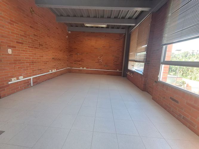 Bodega en arriendo en La Esmeralda, Dosquebradas, 1212 m² · foto 7 de 10