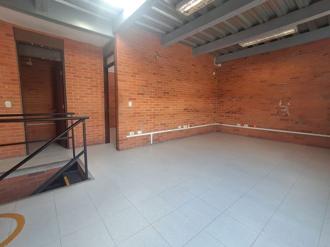 Bodega en arriendo en La Esmeralda, Dosquebradas, 1212 m² · foto 8 de 10