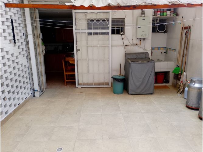 Casa de 5 alcobas en venta en Boston, Medellín, 256 m² · foto 18 de 24