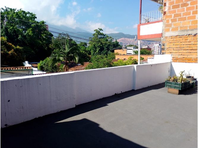 Casa de 5 alcobas en venta en Boston, Medellín, 256 m² · foto 21 de 24