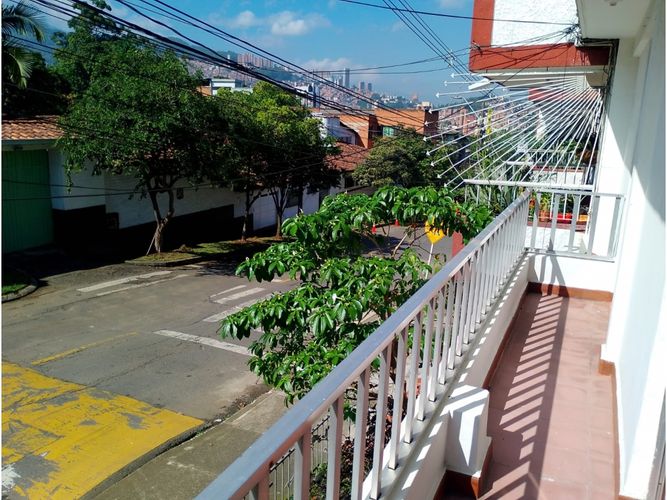 Casa de 5 alcobas en venta en Boston, Medellín, 256 m² · foto 23 de 24