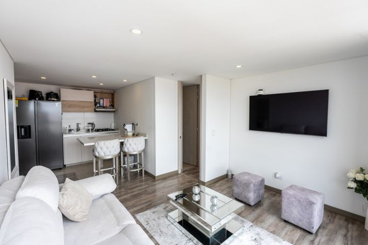 Apartaestudio en venta en Cedritos, Bogotá, 38 m² · foto 2 de 24