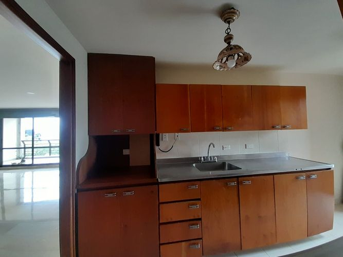 Apartamento de 3 alcobas en arriendo en El Poblado, Medellín, 110 m² · foto 6 de 20