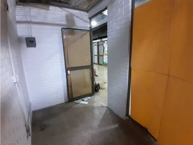 Local en arriendo en Villa Nueva, Medellín, 10 m² · foto 2 de 5
