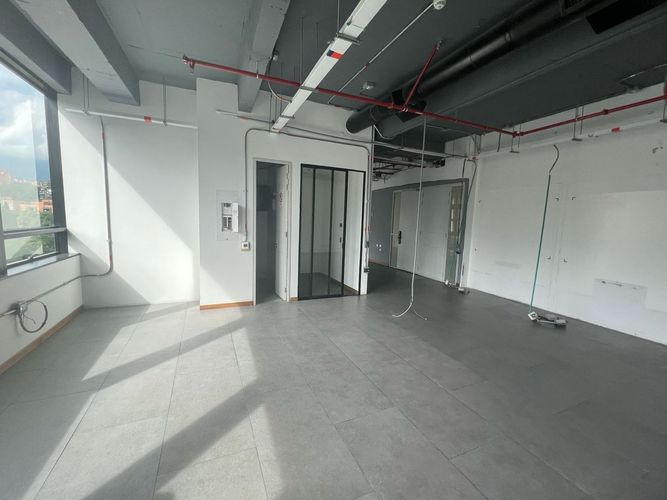 Oficina en arriendo en El Poblado, Medellín, 114 m² · foto 2 de 17
