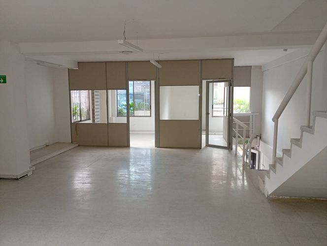 Oficina en arriendo en Cristo Rey, Medellín, 225 m² · foto 2 de 18