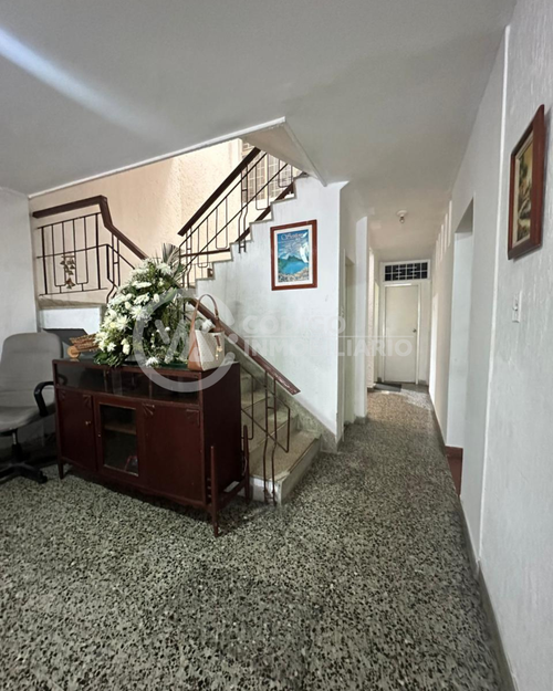 Casa de 7 alcobas en venta en San Francisco, Bucaramanga, 285 m² · foto 3 de 14