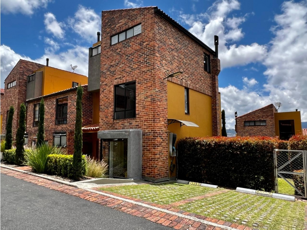 Casa en venta en San Jose De Bavaria, Bogotá · foto 2 de 20