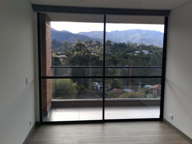 Apartamento de 2 alcobas en venta en Santa Elena, El Retiro, 64 m² · foto 3 de 13