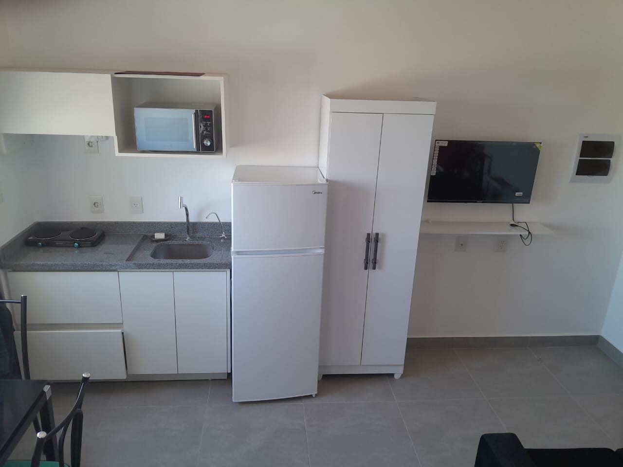 Exclusivo Monoambiente en Alquiler: Vive la Comodidad a Pasos de la Universidad María Auxiliadora en Mariano Roque Alonso. — foto 2