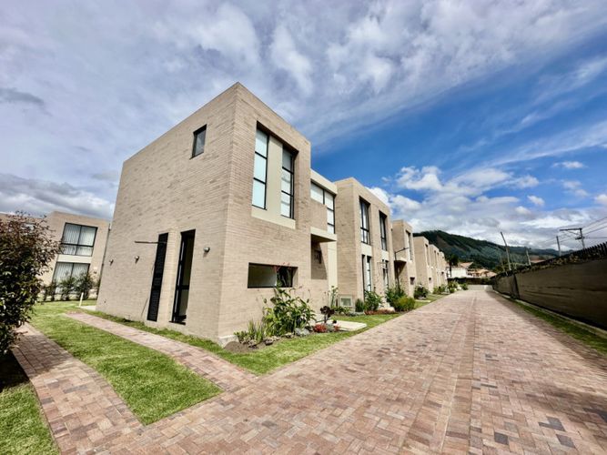 Casa de 3 alcobas en venta en Chuntame, Cajicá, 177 m² · foto 2 de 24