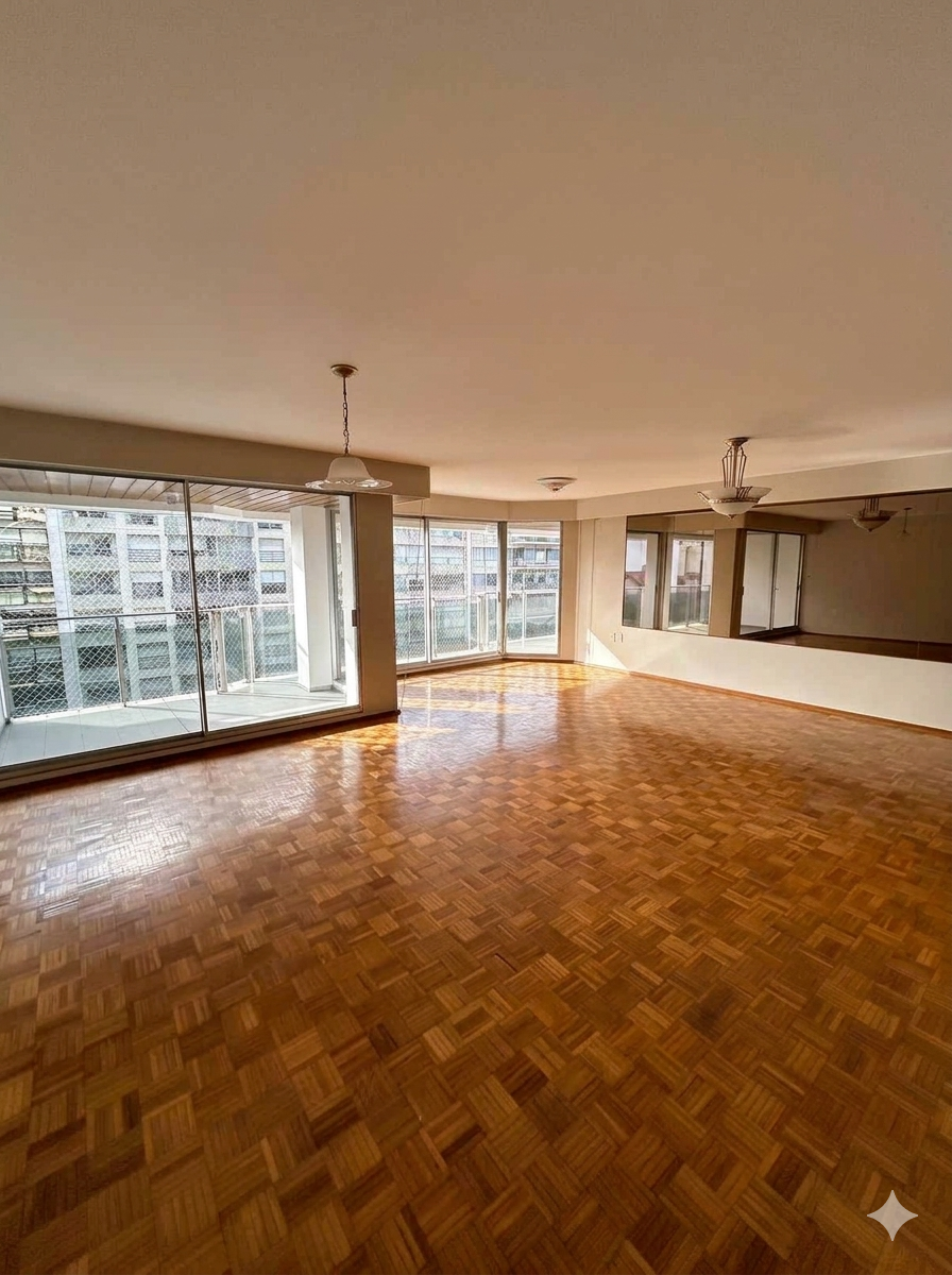 Apartamento de 187 m² sobre Bvar. España | 3 Dormitorios + Servicio | 2 Garajes | Parrillero