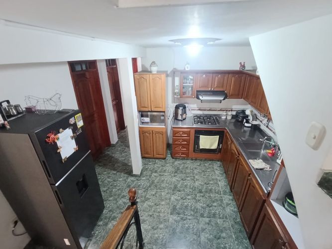 Casa de 6 alcobas en venta en Rincon De Piedra Pintada, Ibagué, 250 m² · foto 2 de 24