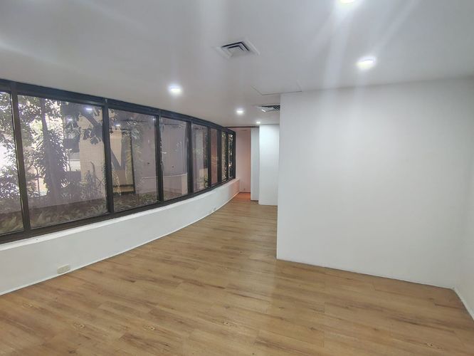 Oficina en venta en El Poblado, Medellín, 38 m² · foto 2 de 7