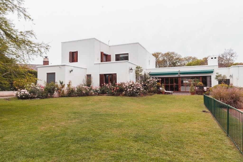 Centrica en Carrasco Sur. Ideal embajada, Vivienda u oficina
