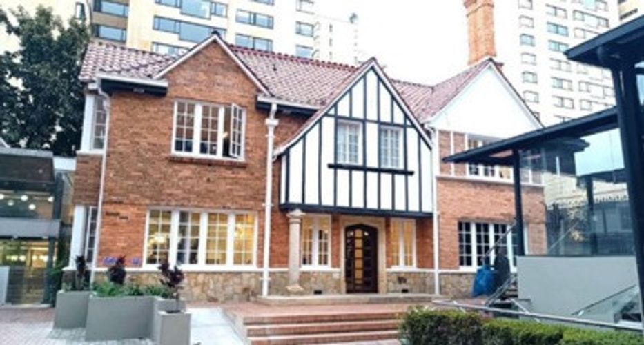 Casa de 5 alcobas en venta en Los Rosales, Bogotá, 1200 m² · foto 2 de 22