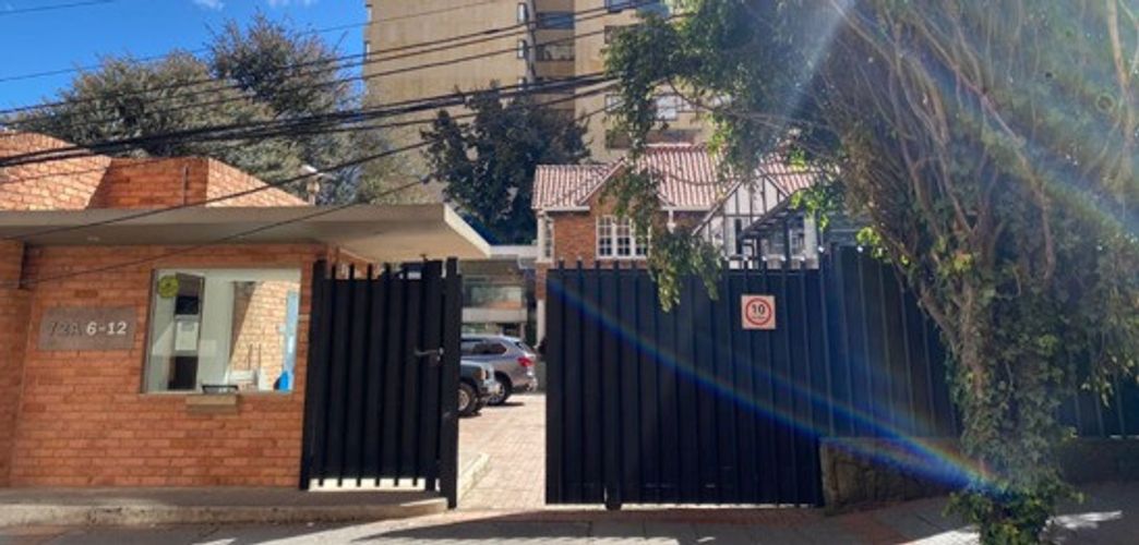 Casa de 5 alcobas en venta en Los Rosales, Bogotá, 1200 m² · foto 3 de 22