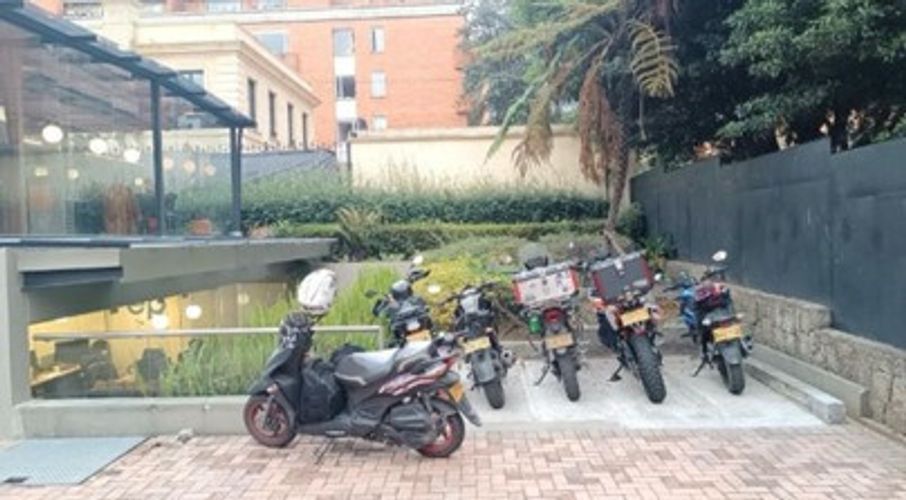 Casa de 5 alcobas en venta en Los Rosales, Bogotá, 1200 m² · foto 7 de 22
