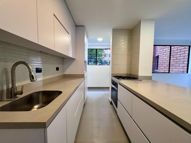 Apartamento de 3 alcobas en arriendo en El Diamante No. 2, Medellín, 130 m² · foto 2 de 20