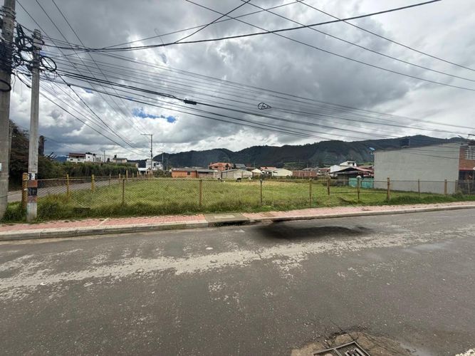 Lote en venta en Chuntame, Cajicá, 1600 m² · foto 2 de 5