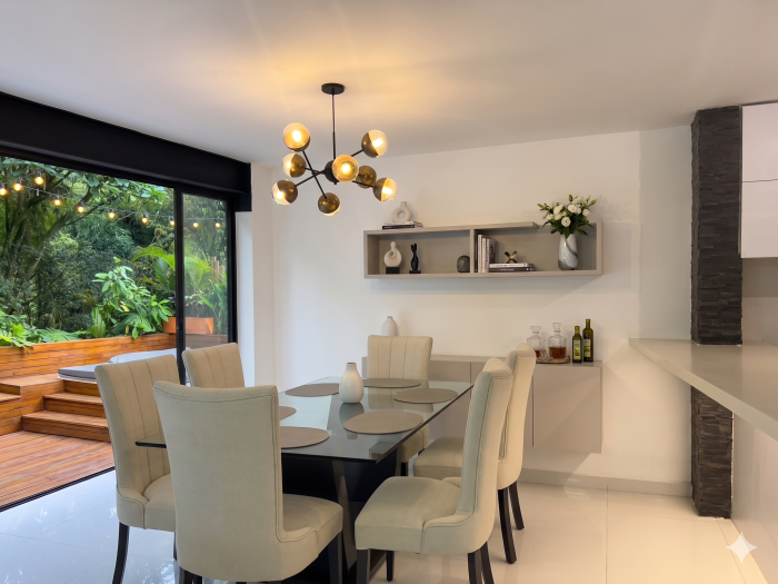Casa en venta en El Poblado, Medellín 2