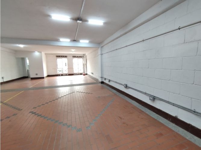 Bodega en arriendo en Cristo Rey, Medellín, 180 m² · foto 3 de 6