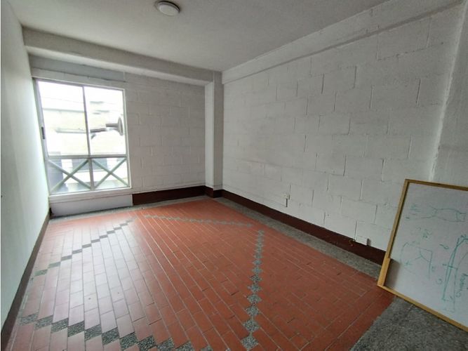 Bodega en arriendo en Cristo Rey, Medellín, 180 m² · foto 5 de 6