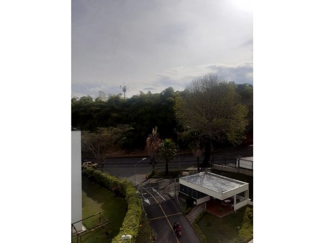 Apartamento en venta en Terminal, Pereira · foto 3 de 24