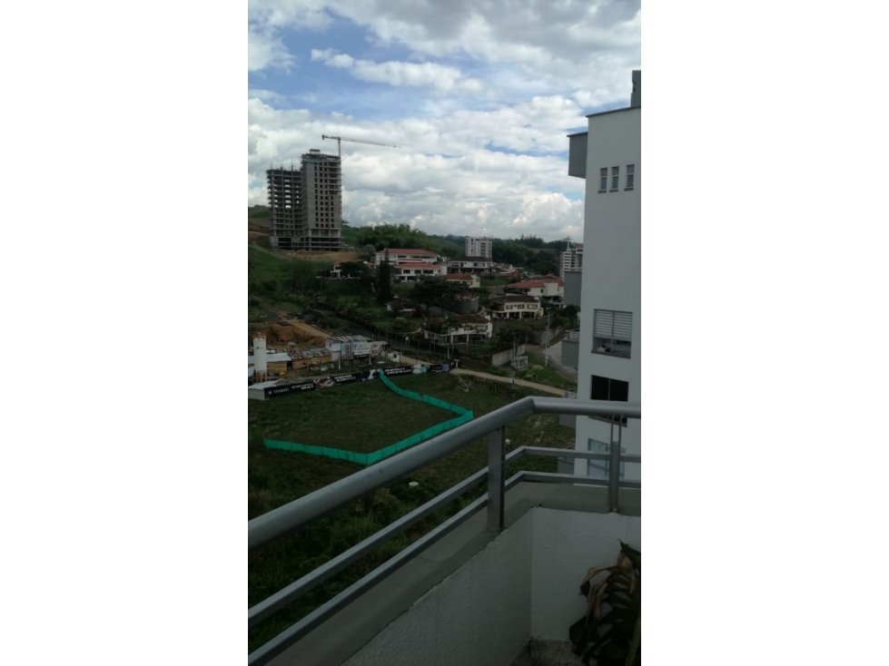 Apartamento en venta en Pinares, Pereira · foto 6 de 24
