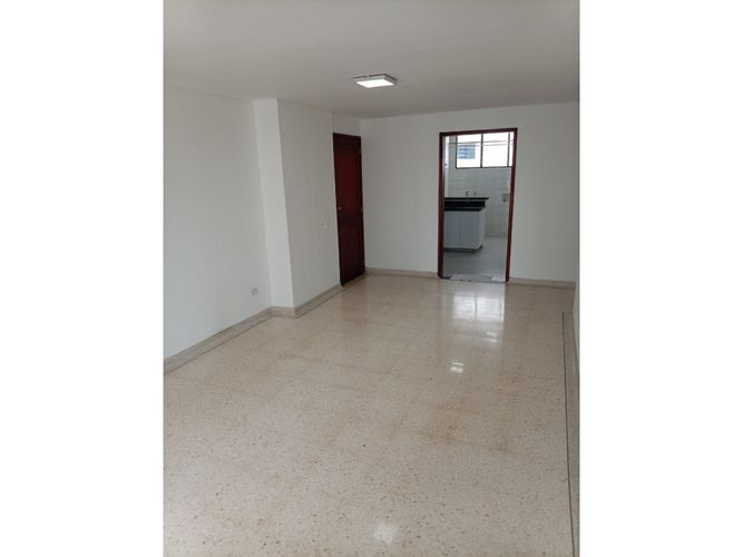 Apartamento en venta en Pinares, Pereira · foto 7 de 24